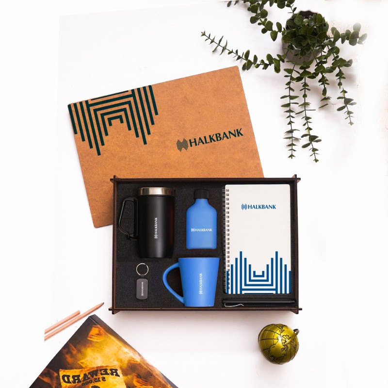 Tutma Kulplu Termos + Anahtarlık + Seramik Kupa + Logolu Kolonya +  13x 21 Cm Defter